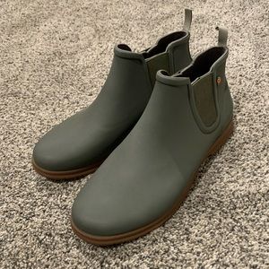 Bogs Olive green boots